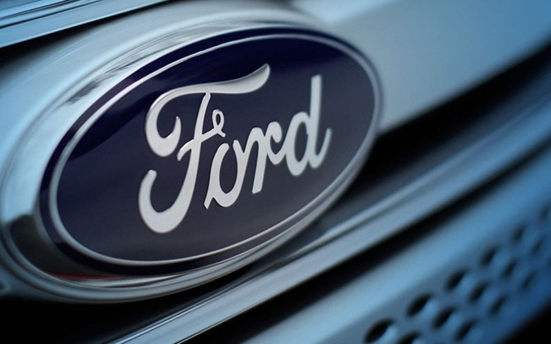 Logo Ford. /Ford