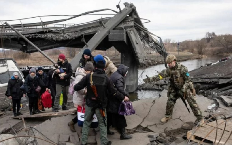 Rusia Luncurkan Rudal ke Ukraina, Harga Minyak Kembali Naik