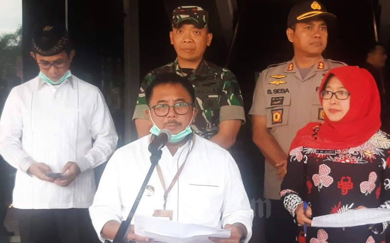 Walikota Balikpapan Rizal Effendi menyampaikan perkembangan terbaru positif Corona di wilayahnya, Jumat (20/3/2020)/ Jaffry Prabu P.-Bisnis