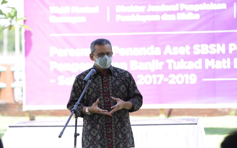 Wakil Menteri Keuangan Suahasil Nazara saat meninjau Bendungan Tukad Mati, Bali, yang dibiayai melalui Surat Berharga Negara berbasis Syariah (SBSN), Kamis 25/11/2021./Istimewa