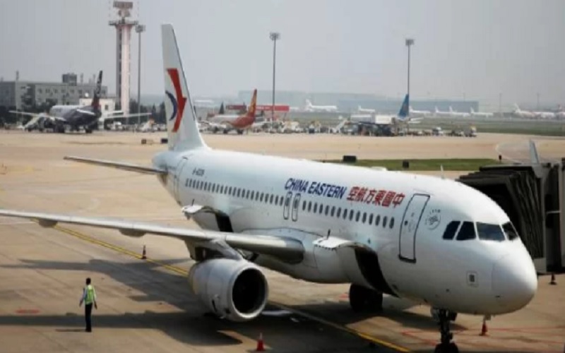 Sebuah pesawat China Eastern Airlines terlihat di Bandara Internasional Beijing, China, 22 Juli 2020/Antara-Reuters