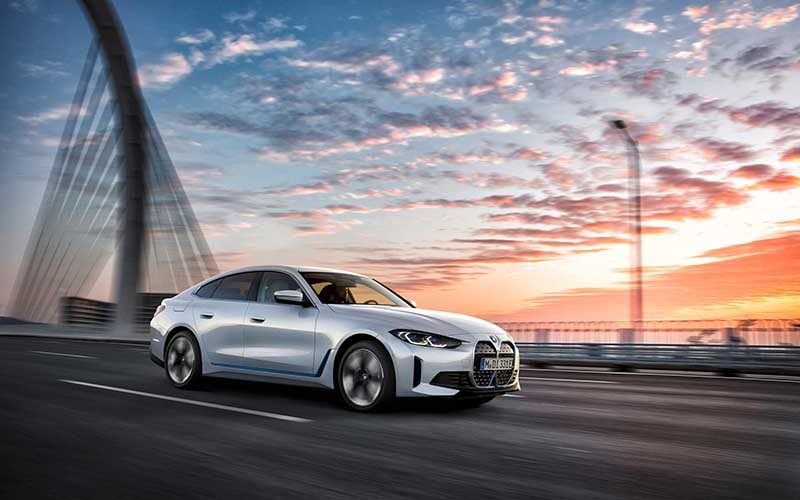  Survei BMW: 8 Dari 10 Pengemudi Ingin Mobil Lisitrik