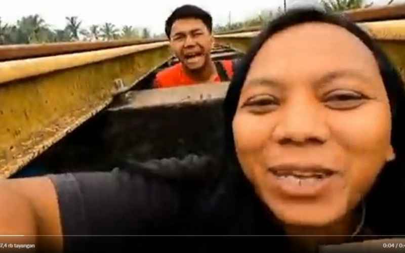 Terancam Dipidana, Youtuber Ini Minta Maaf karena Buat Konten Sembunyi di Kolong Rel Kereta
