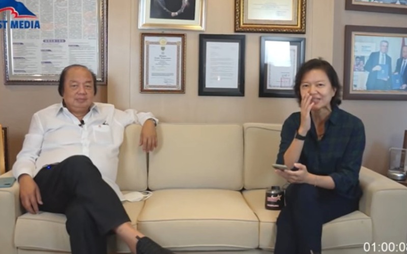 Dato Sri Tahir (kiri) dan putrinya Grace Tahir (kiri) membagikan kisah perjalanan hidup./Youtube