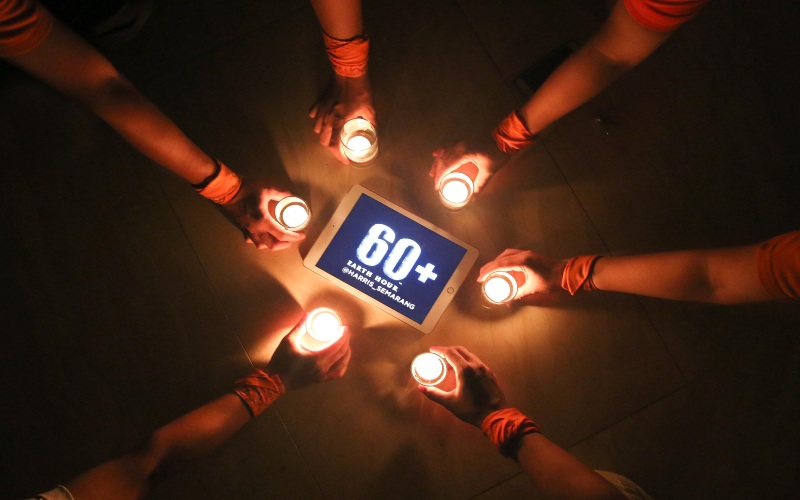 Merayakan Earth Hour dengan Sunset Yoga di Harris Hotel Sentraland Semarang