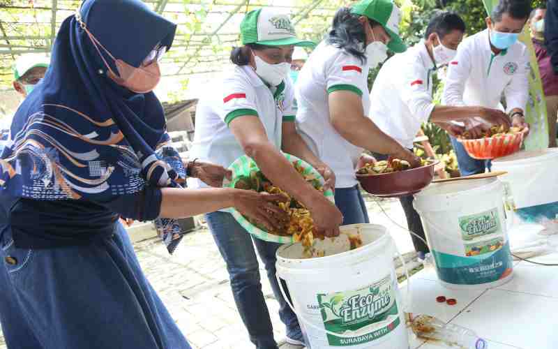  Warga Surabaya Dilatih Pengolahan Sampah Organik Eco Enzyme