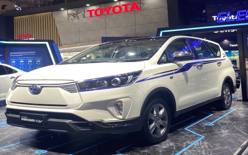  Perdana, Toyota Pamerkan Innova BEV di IIMS 2022