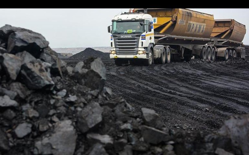  PROSPEK EMITEN TAMBANG    : Hawa Segar Meniup  United Tractors