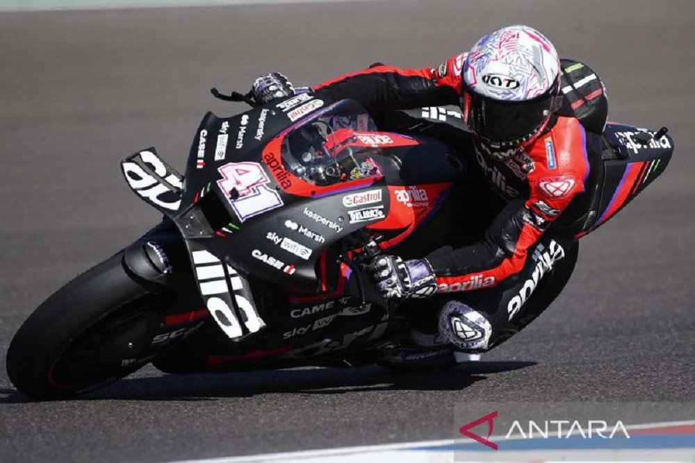 Aleix Espargaro, pembalap Aprilia Racing, menjadi pole position MotoGP Argentina 2022 / Antara-Reuters