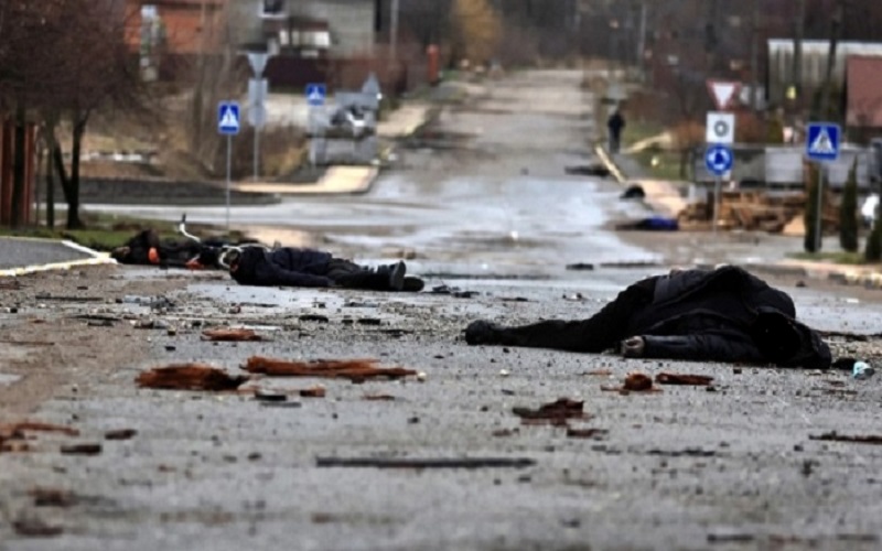 Mayat warga sipil bergelimpangan di jalanan kota Bucha yang terletak di dekat Ibu Kota Kyiv, Ukraina setelah diserang tentara Rusia/Ukrinform.net