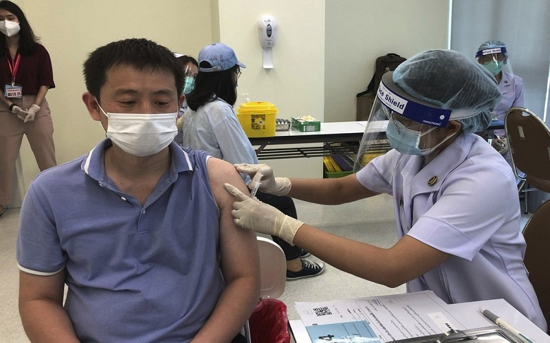 Vaksinasi Covid-19 di Thailnad/ SCMP