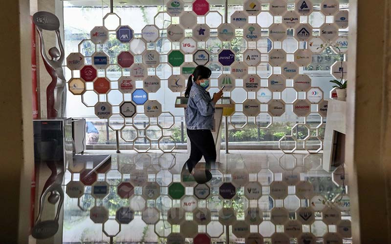  OJK: Premi Industri Asuransi Masih Terkontraksi di Februari 2022 