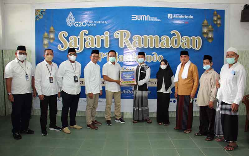  Jamkrindo Bagikan Sembako dan Santunan di Medan