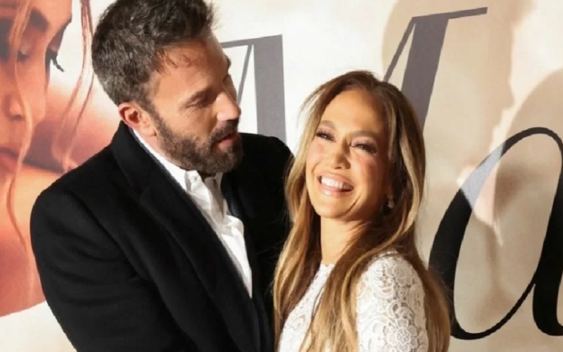  Cinta Lama Bersemi Kembali, Jennifer Lopez dan Ben Affleck Tunangan Lagi