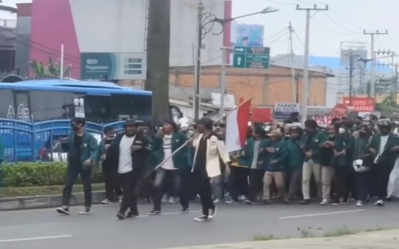  Ribuan Mahasiswa Bergerak ke DPRD Riau. Ini Tuntutannya