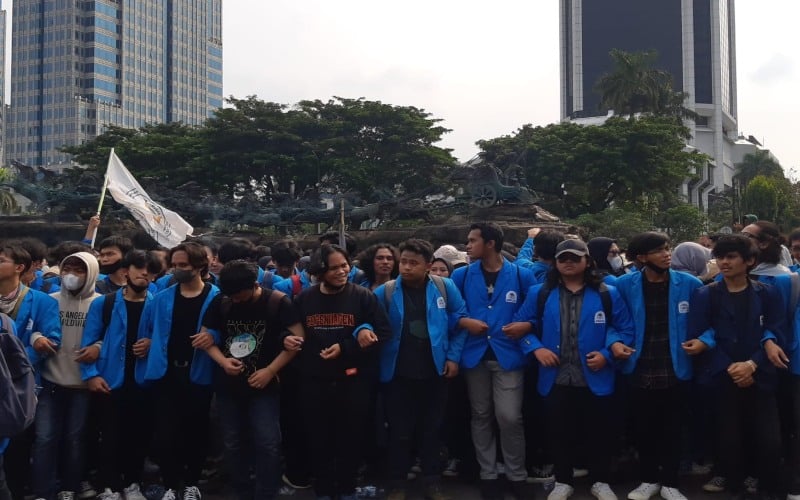  DEMO BEM SI 11 April 2022: Ratusan Mahasiswa Mulai Penuhi Patung Kuda