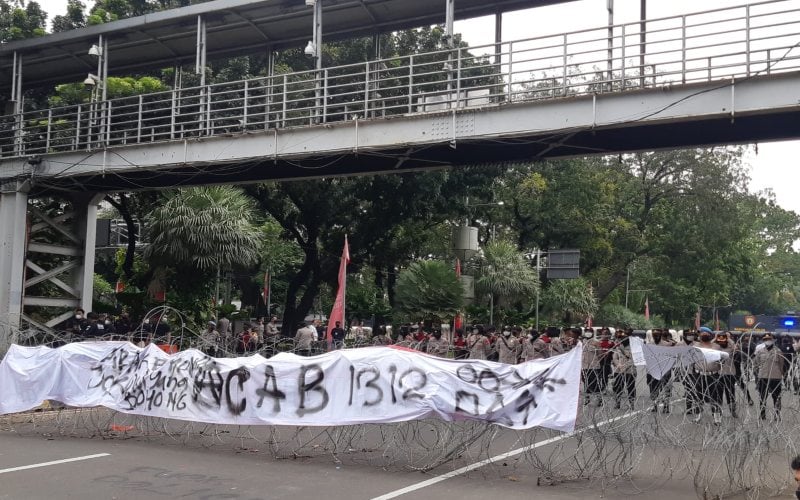  Demo Rusuh, Ade Armando Babak Belur. Pawang Hujan Rara Panggil Hujan Deras