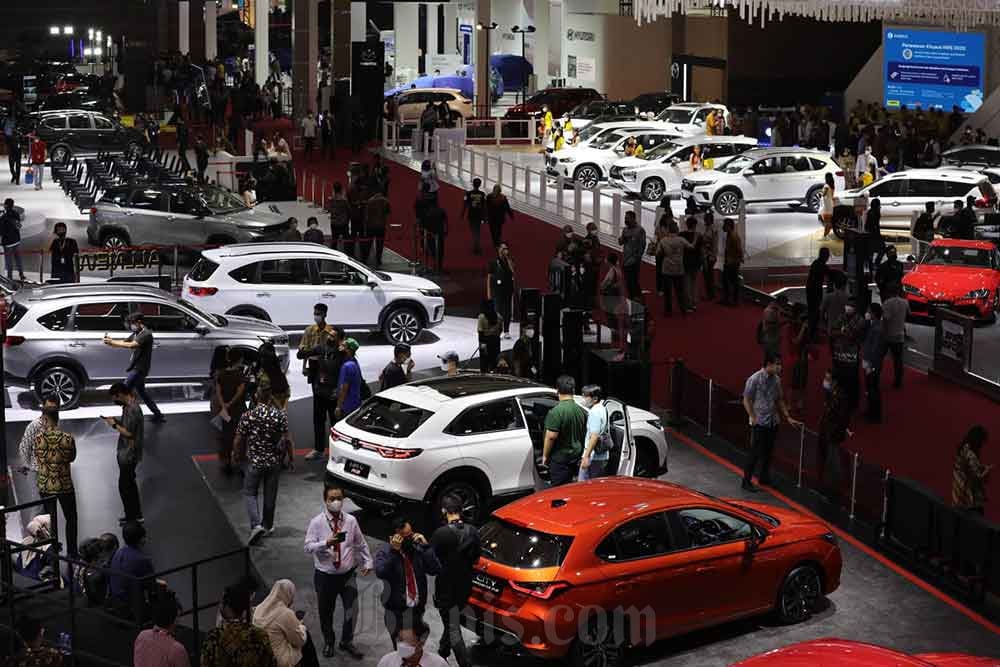  PAMERAN JELANG LEBARAN : Otomotif Menuai Berkah 