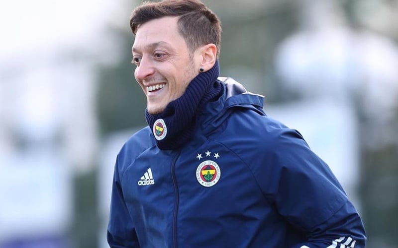  Sudah Deal dengan Ronaldinho, Rans Cilegon FC Masih Bidik Mesut Ozil