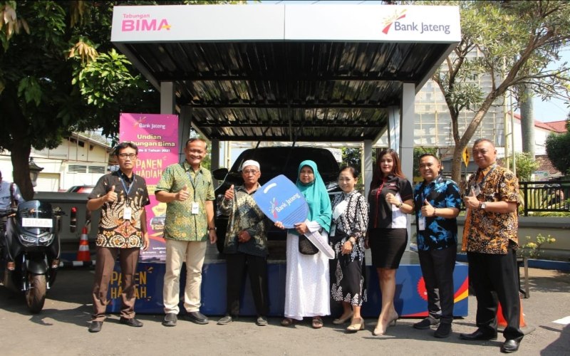  11 Warga Sragen Raih Hadiah Mobil, Motor hingga Emas Murni dari Bank Jateng