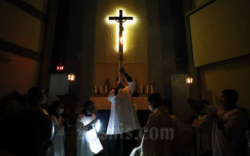  Misa Malam Paskah di Gereja Kristus Raja Bogor