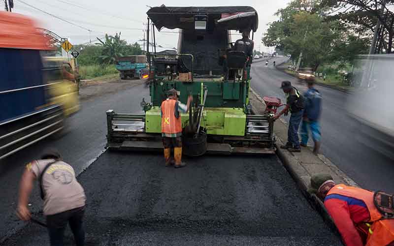  Jalur Pantura Diaspal Kembali Sebelum Arus Mudik Lebaran