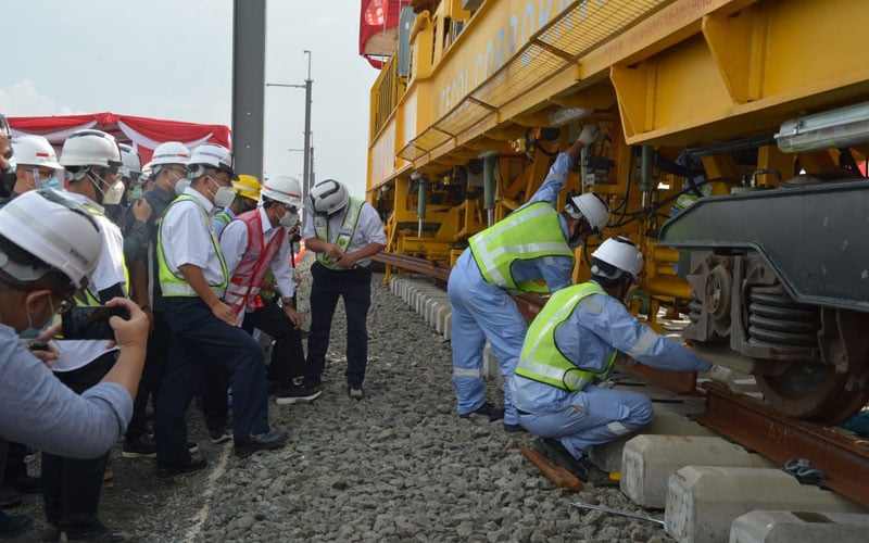  Rel Kereta Cepat Jakarta–Bandung Dipasang, Progres Sudah 82 Persen