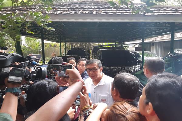Menkumham Yasonna Laoly datang ke rumah Megawati Soekarnoputri di Kebagusan Pasarminggu, Rabu (17/4/2019). JIBI/Bisnis/Lalu Rahadian