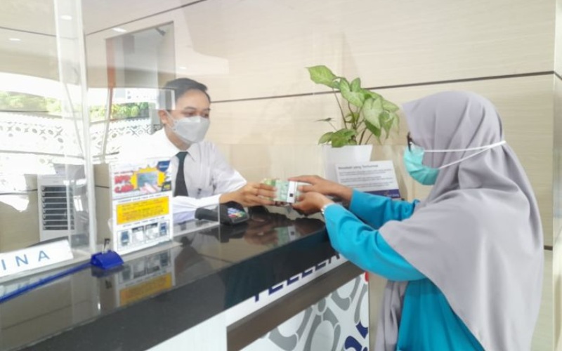 Bank Jateng Sragen Bagikan 1.000 Paket Sembako dan Layani Penukaran Uang Baru