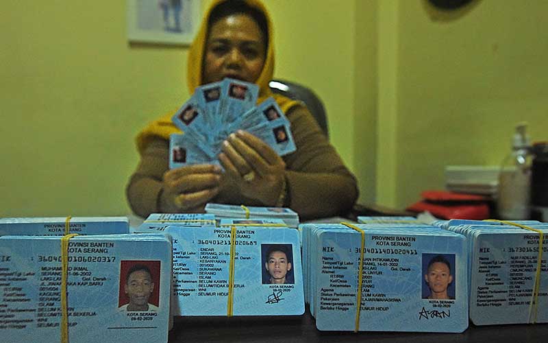  Operator Seluler Bayar Rp1.000 untuk Akses NIK, Dibebankan ke Pelanggan?