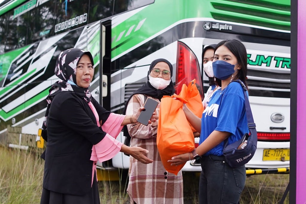  #PNMBerdayakanKartini, PNM Bagikan Paket Sembako kepada 1.000 Kartini Ultra Mikro