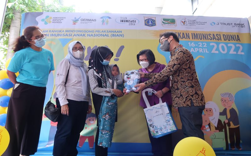  Bareng RMHC, J Trust Bank Selenggarakan Pekan Imunisasi Dunia 2022