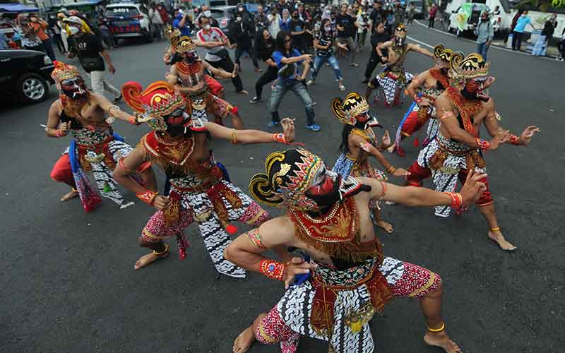  Sambut Hari Tari Internasional, Sejumlah Seniman di Boyolali Menari di Tengah Jalan