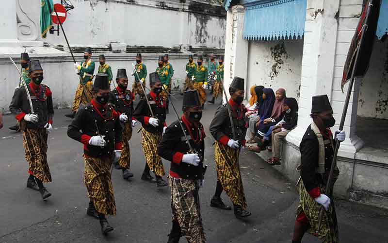  Prajurit Keraton Kasunanan Surakarta Hadiningrat Ikuti Kirab Atraksi Hiburan