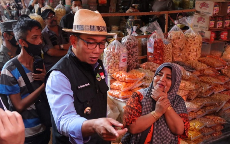 Gubernur Jawa Barat Ridwan Kamil meresmikan hasil revitalisasi Pasar Kepuh di Kabupaten Kuningan.