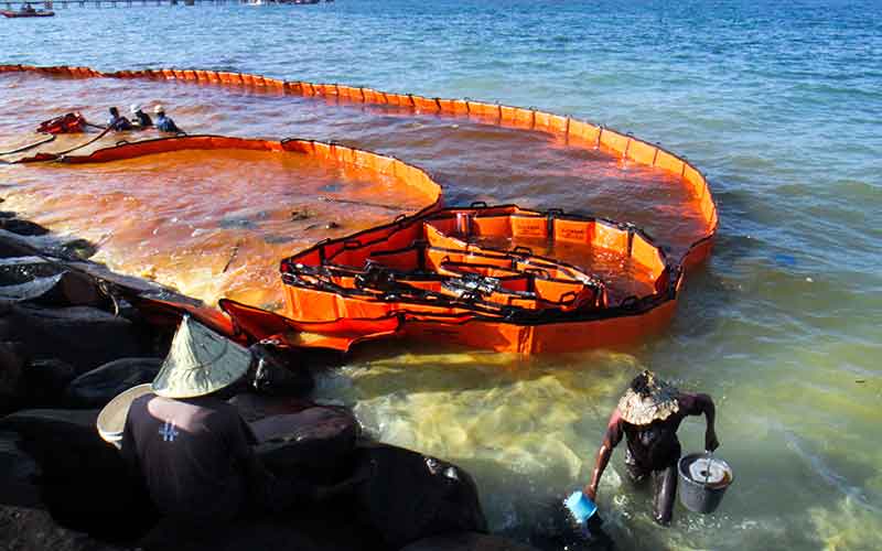  Laut di Aceh Tercemar oleh Tumpahan BBM Dari Kapal Berlambung Masbos Diaz