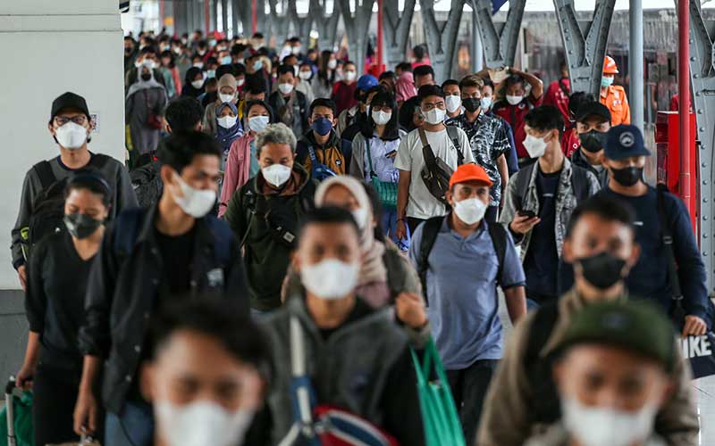  H-7 Lebaran, Pemudik Mulai Padati Stasiun Pasar Senen 