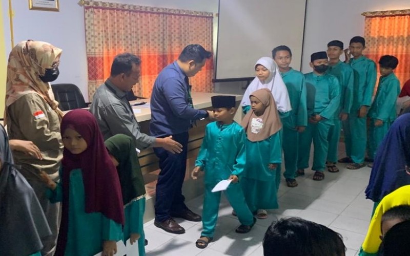  Momen Ramadan, Labersa dan Hutahaean Group Serahkan Santunan Bagi Anak Yatim