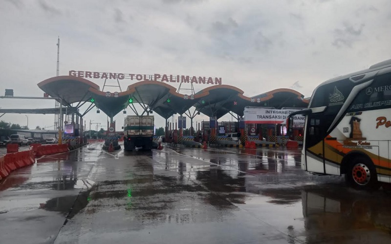  Arus Lalu Lintas di GT Palimanan Cirebon Lancar Setelah Ada Pengalihan Transaksi