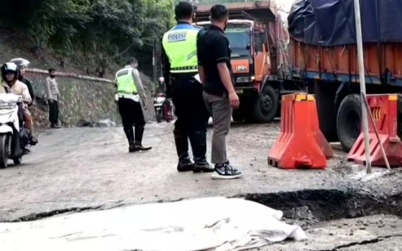  Jalan Nasional di Tomo Sumedang Amblas, Polisi Lakukan Pengalihan Arus