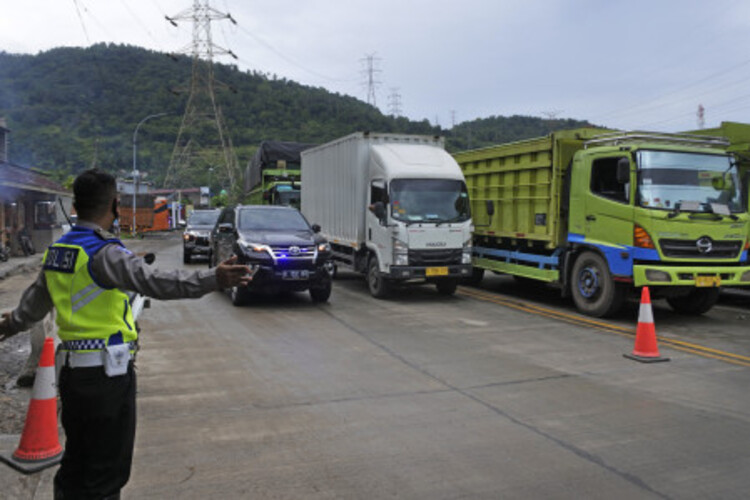  Penyeberangan Merak Menuju Bakauheni Mulai Padat