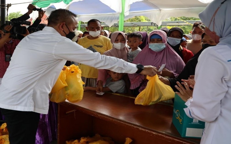  PTPN V Distribusikan 12 Ton Minyak Goreng-Gula Murah di Riau