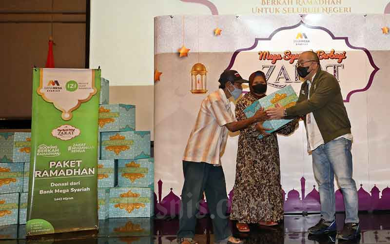  Bank Mega Syariah Bagikan Paket Sembako di 41 Kota