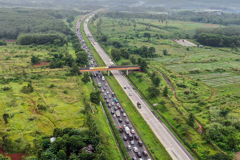  951.758 Kendaraan Tinggalkan Jabotabek, Lalin di Tol Japek Melonjak