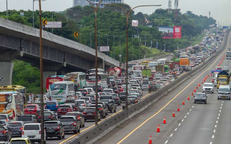  Cegah Kemacetan, Polisi Minta Pemudik Tak Berhenti di Bahu Jalan