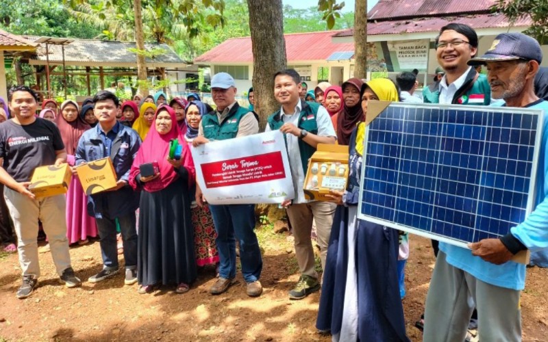  24 Tahun Tak Terjamah Setrum, Bantuan PLTS Jadi Berkah Warga Cilele Karawang