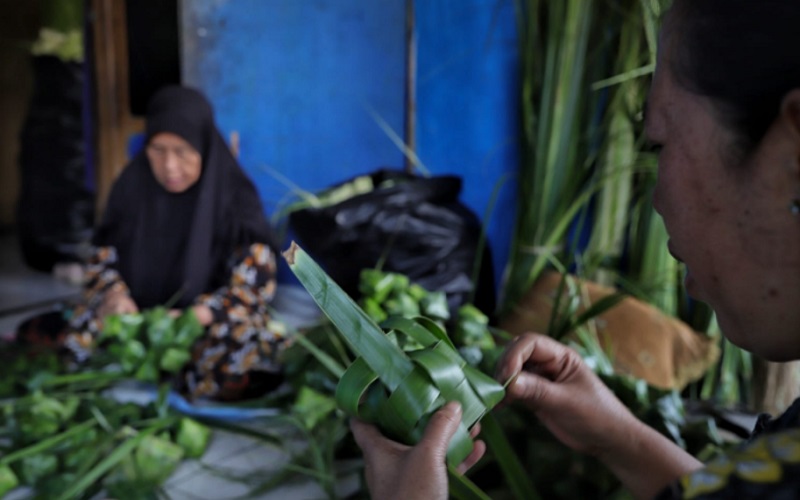  Blok Ketupat, Kawasan di Kota Bandung yang Warisi Skill Bikin Cangkang Ketupat Secepat Kilat