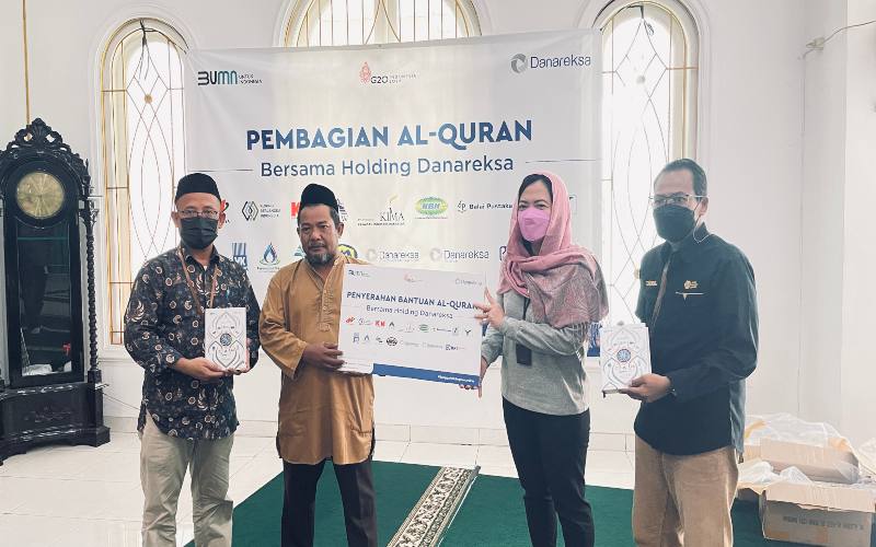 Sambut Idul Fitri, Holding Danareksa Bagikan 1.248 Al Quran dan Paket Sembako