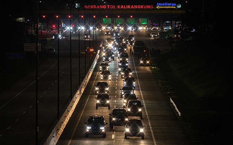  Kepadatan Kendaraan Terjadi di Gerbang Tol Kalikangkung Semarang