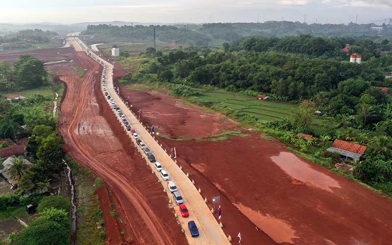  Jalan Tol Berlakukan One Way, Jalur Alternatif Menuju Jakarta Dipadati Kendaraan